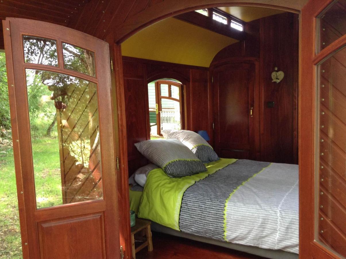 Les Roulottes Du Lot Bed and Breakfast Gramat Eksteriør billede